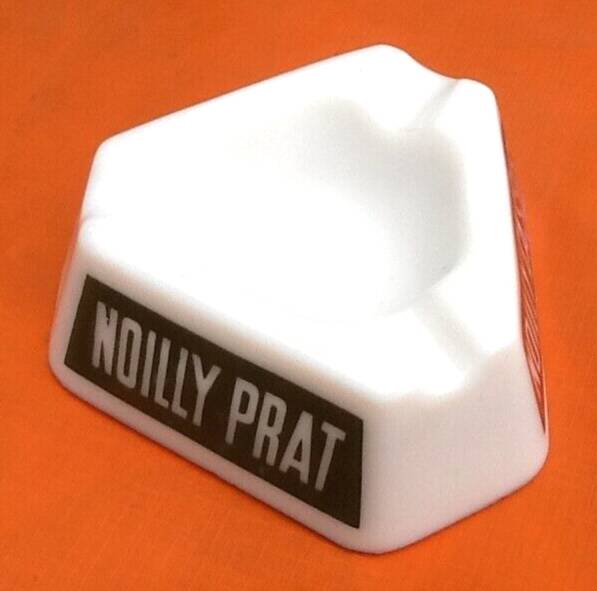 Opal glass ashtray Noilly Cassis / Noilly Prat Opalex Made in France