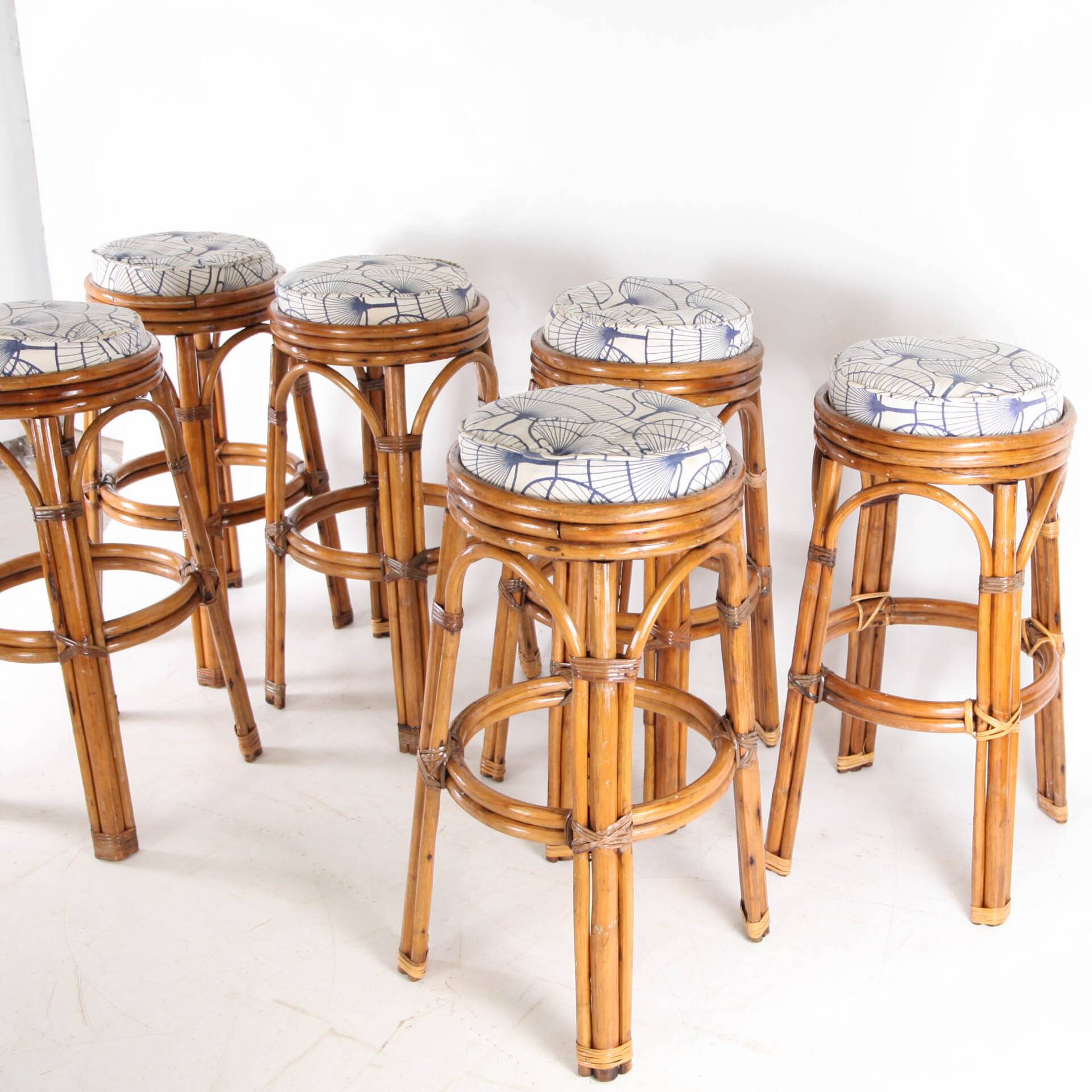 Set of 6 rattan stools