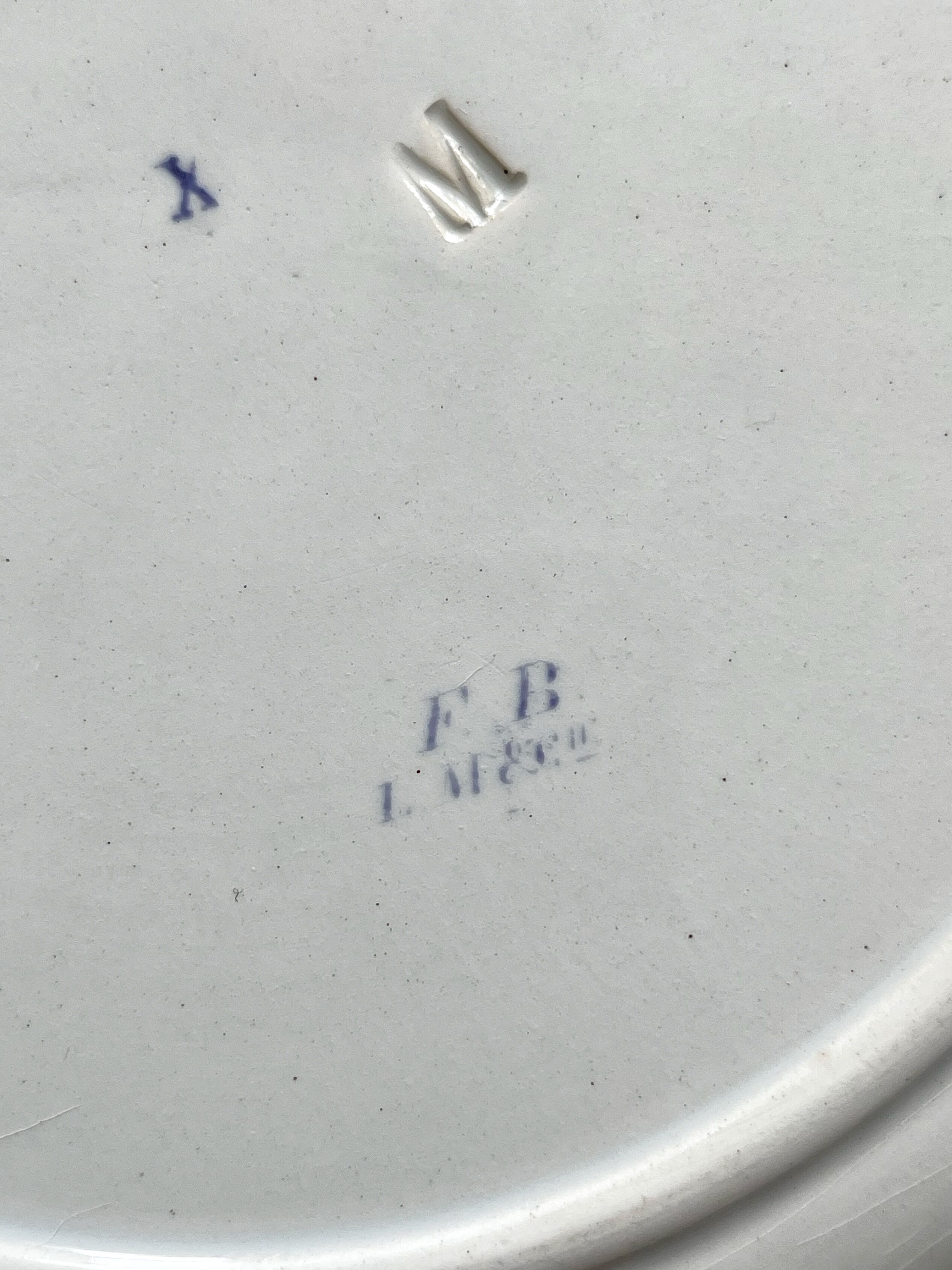 8 flat ironware plates Bouquets, Creil and Montereau late 19th century