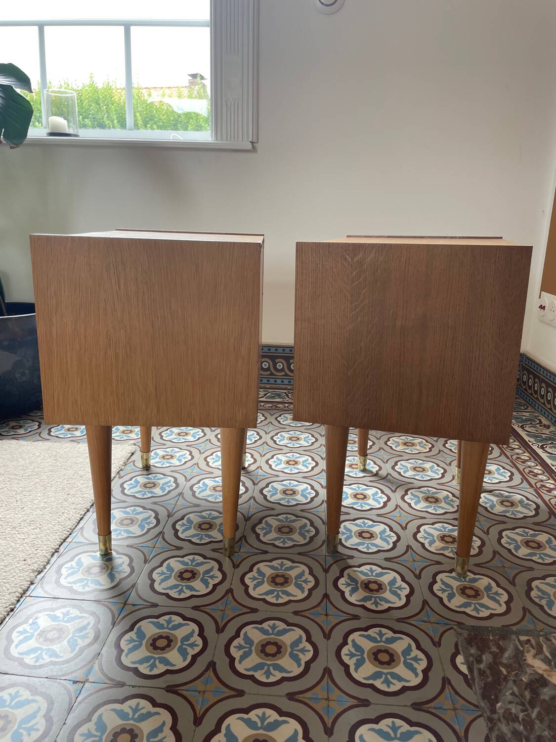 Paire de chevets en bois SEMB vintage – pieds compas & laiton doré