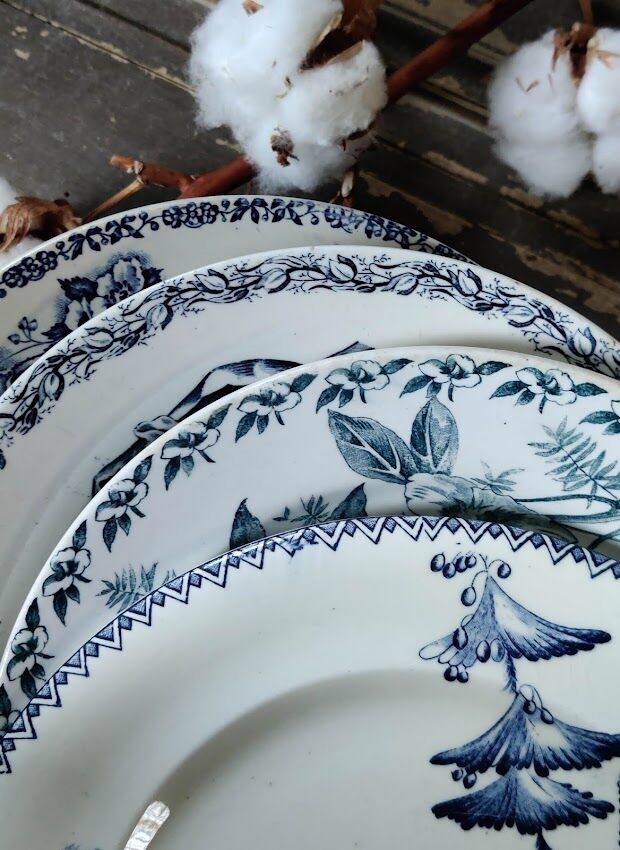 Set of four flat plates in iron earth