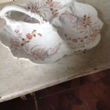 Dish servant beggar in decorated porcelain.