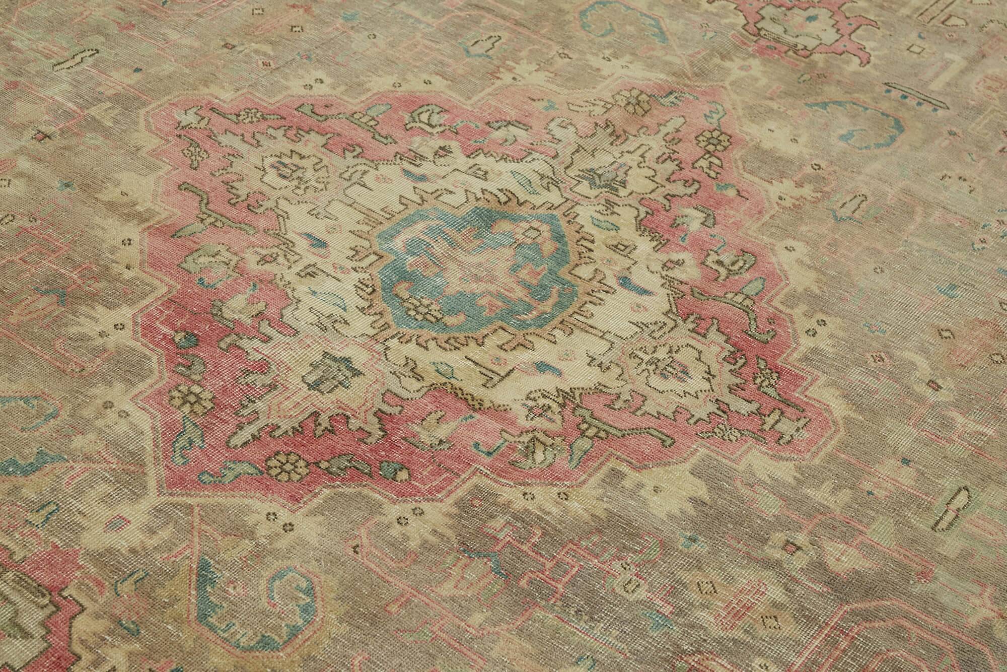 1970s 245 cm x 340 cm beige wool carpet