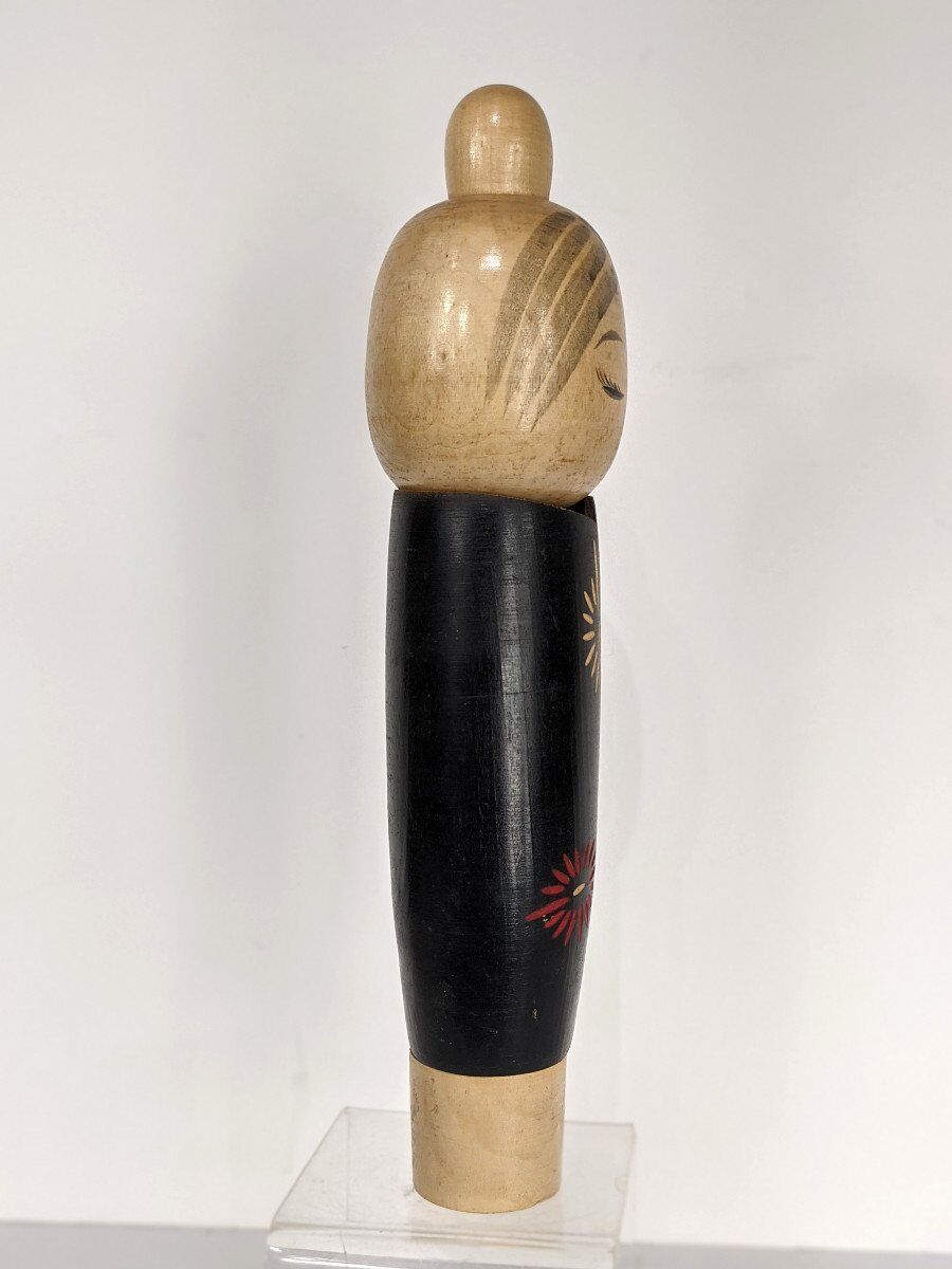 Kokeshi doll plum blossom by master Sato Suigai (Japan 1920 - ?)