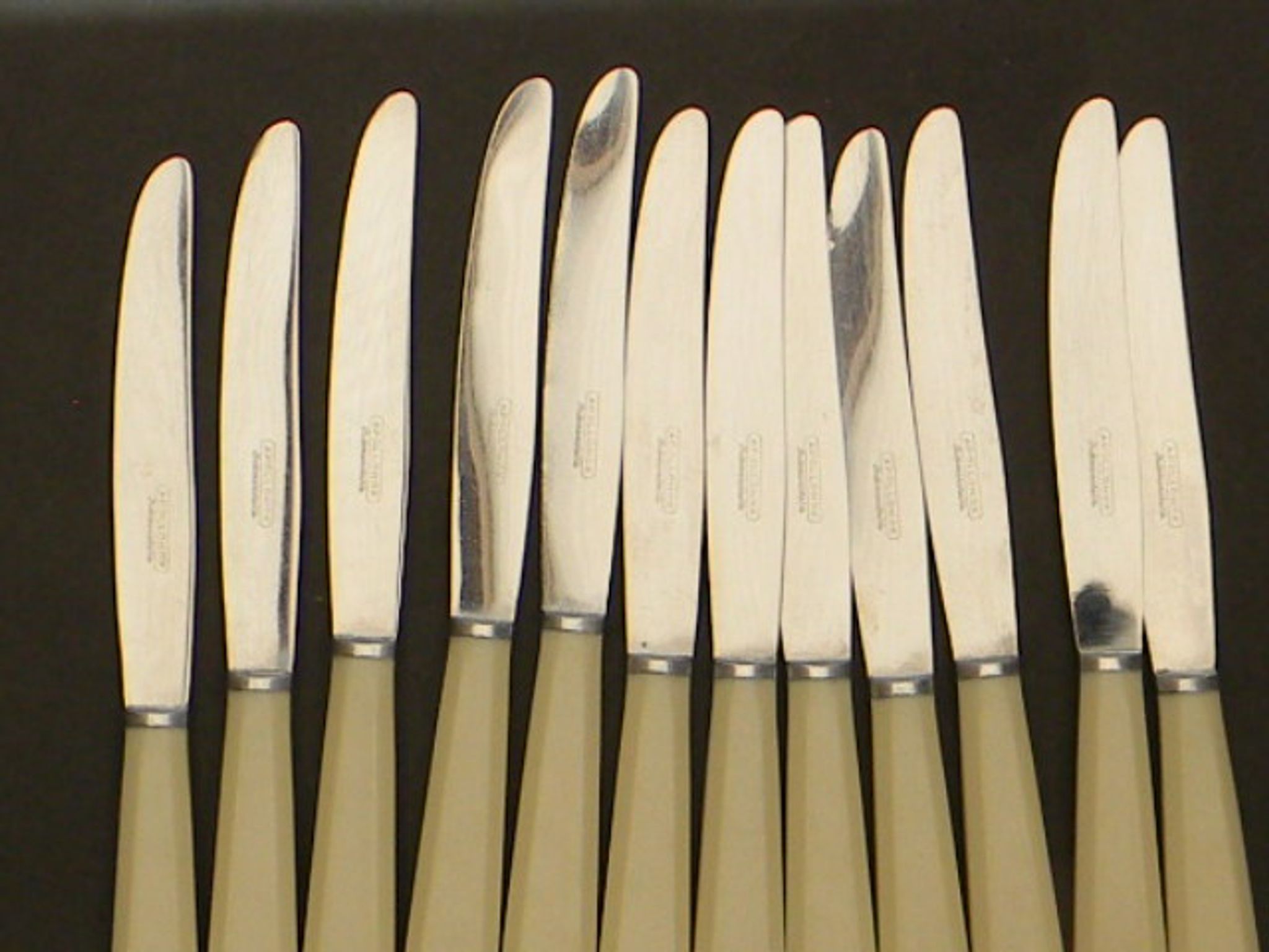 Lot of 12 cheese or vintage dessert knives apollonox