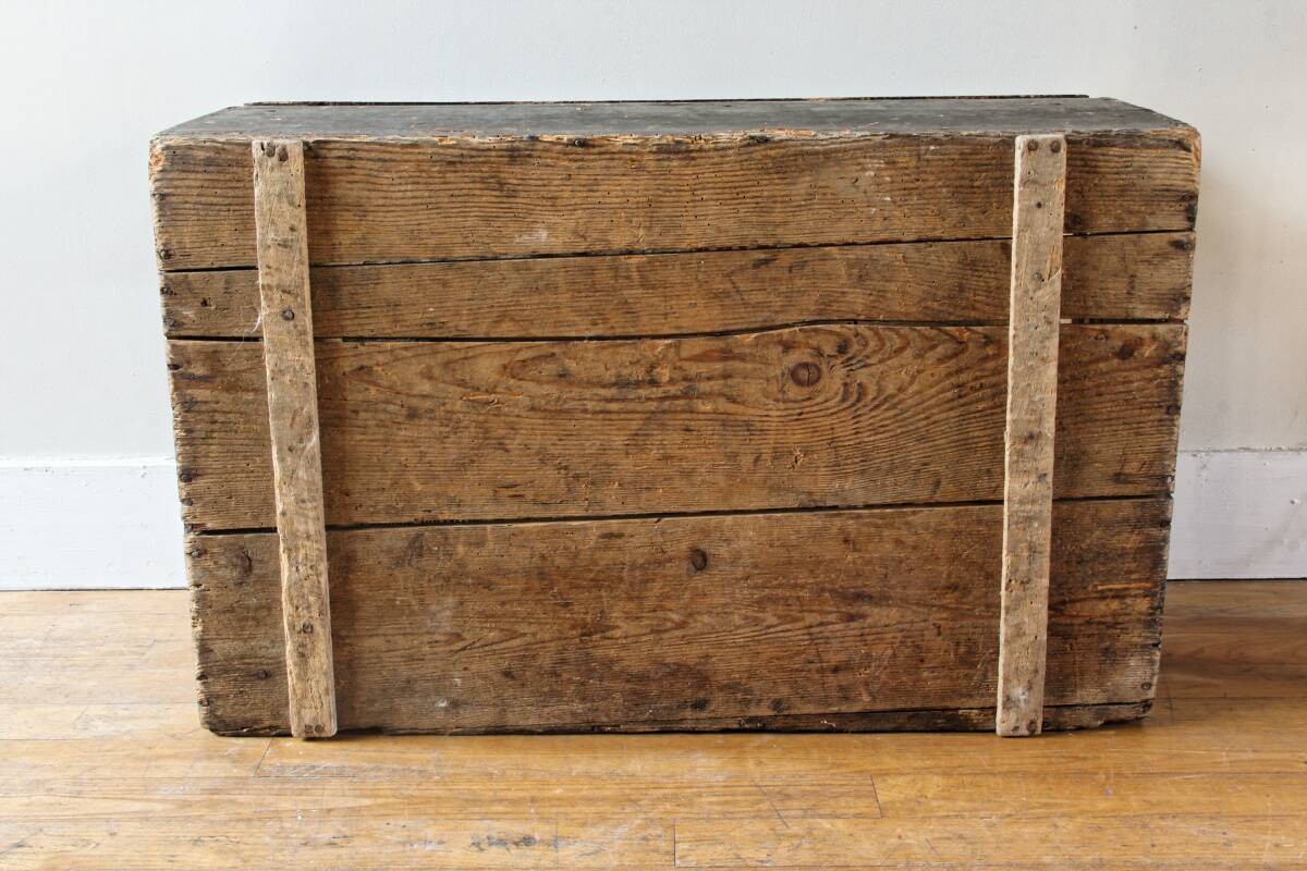 Malle en bois, amidon Le Chat Hoffmann