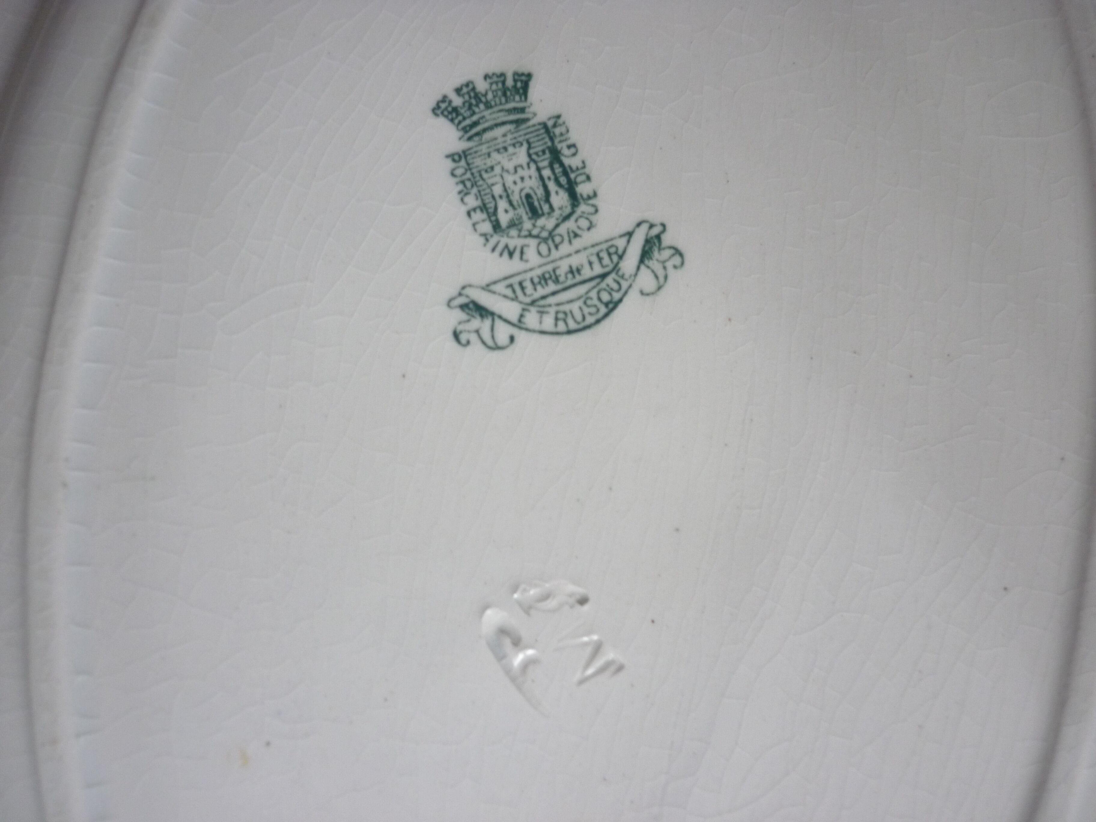 Flat oval faience of gien model Etruscan