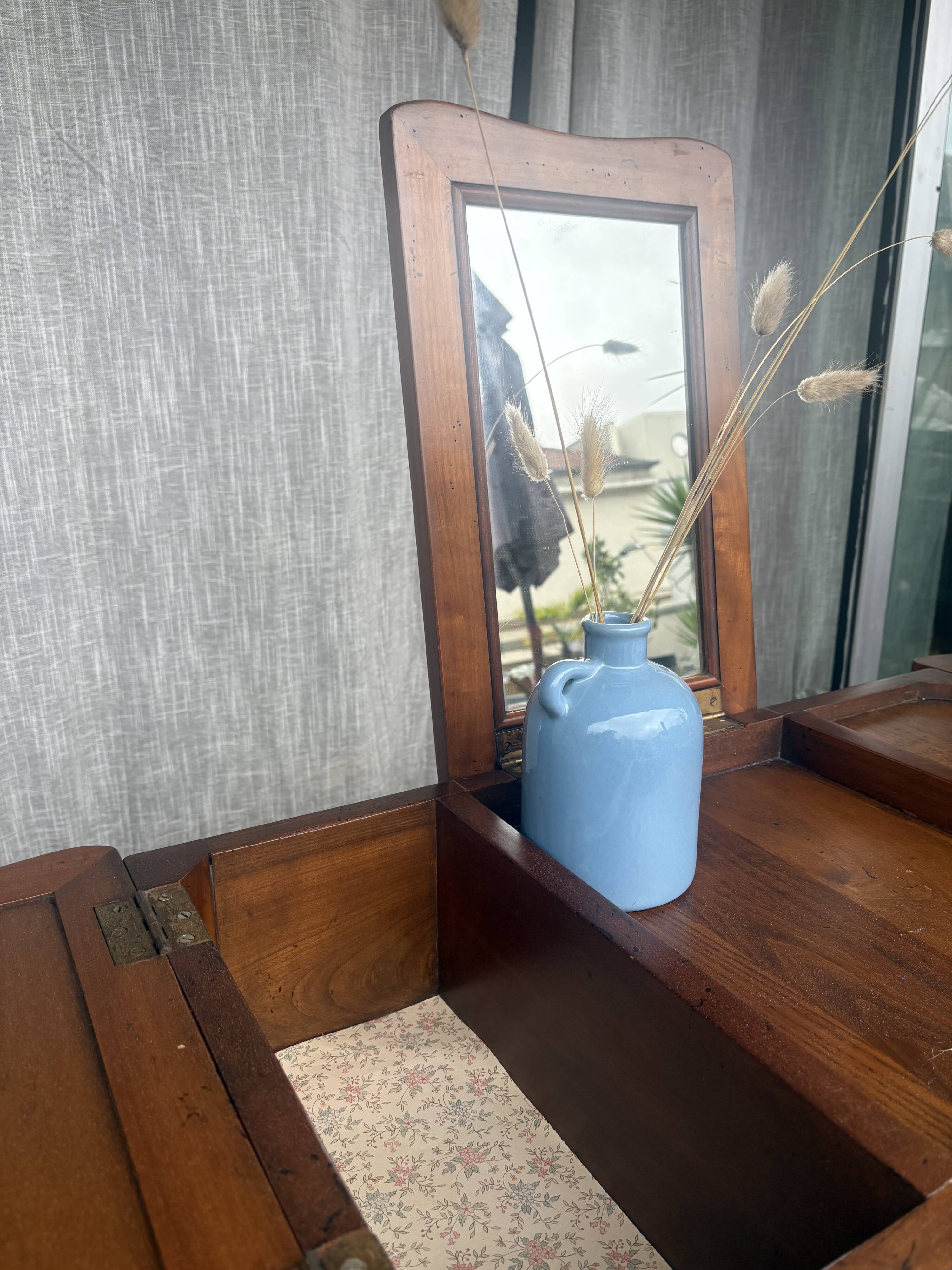 Beautiful dressing table and desk