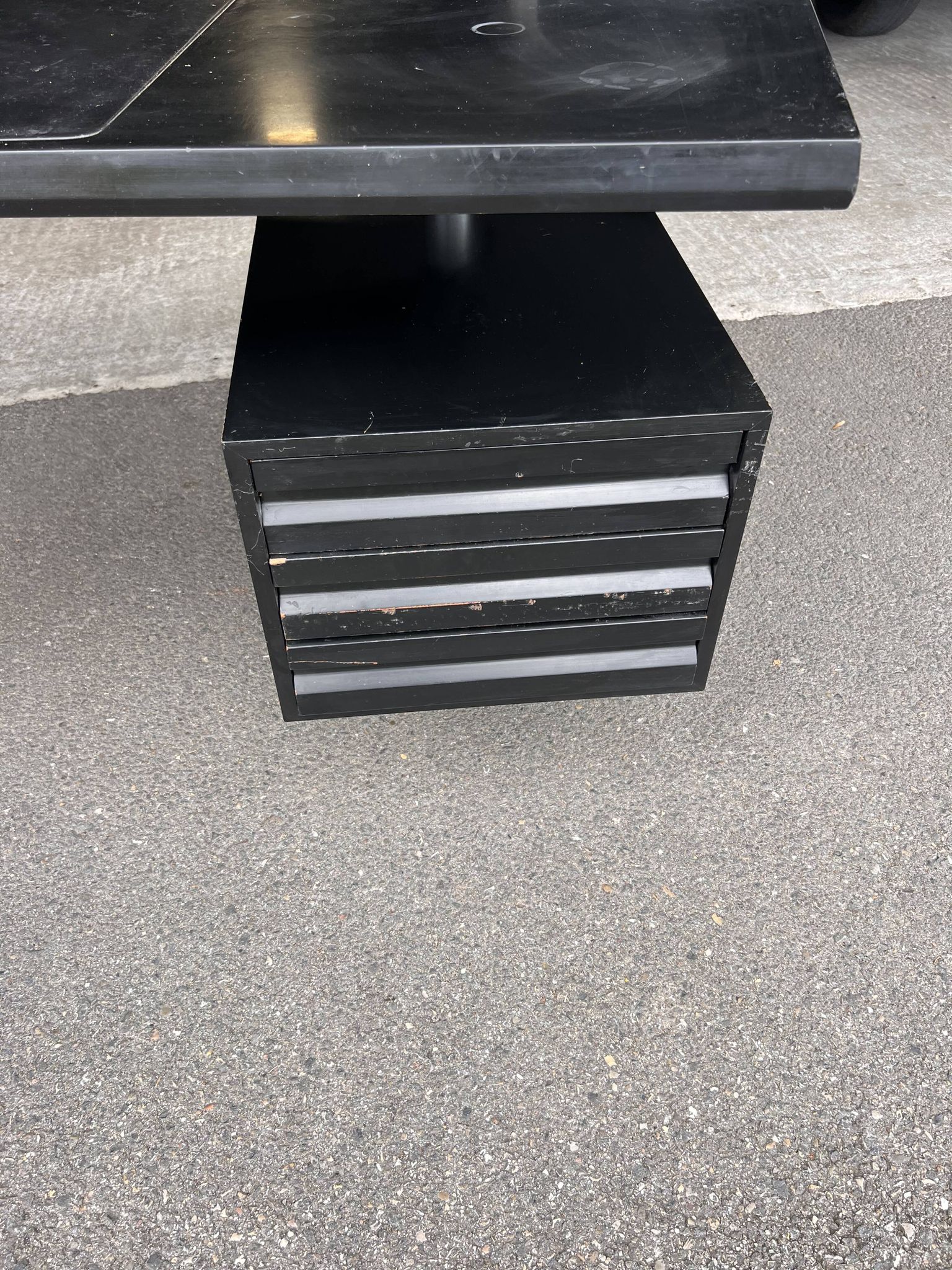 Boomerang Black Executive Desk assigned to Osvaldo Borsani for Tecno,