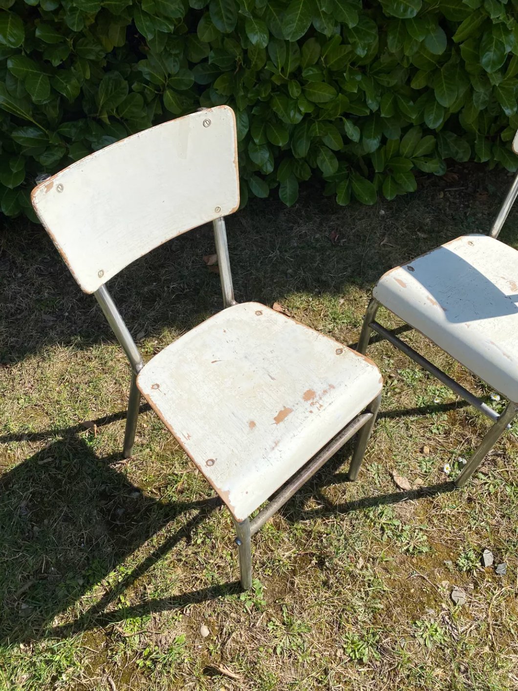 Pair of chairs in patinated white wood and metal structure