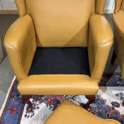 Pair of 1980s English wingback armchairs in leather.