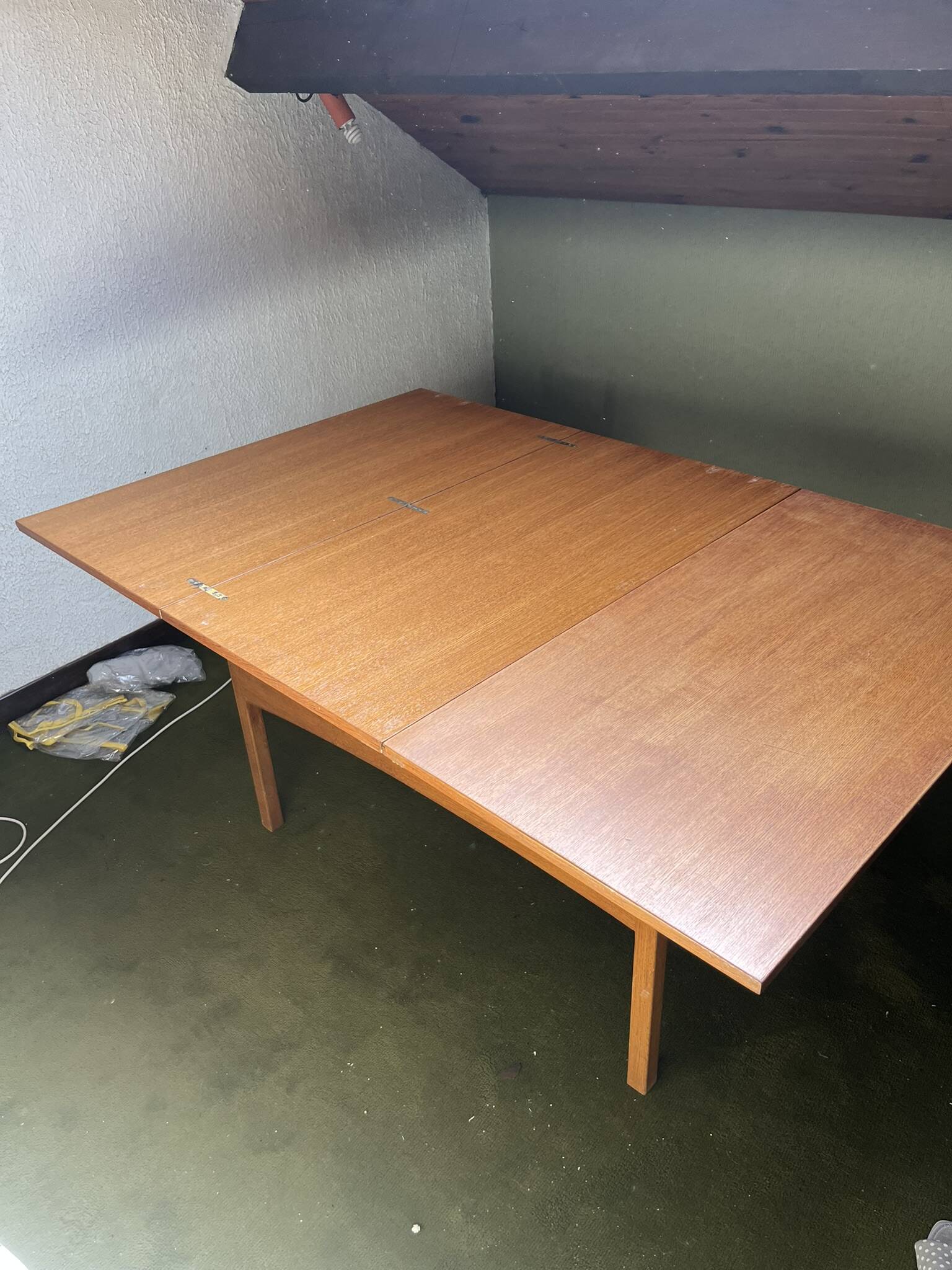 folding wallet table