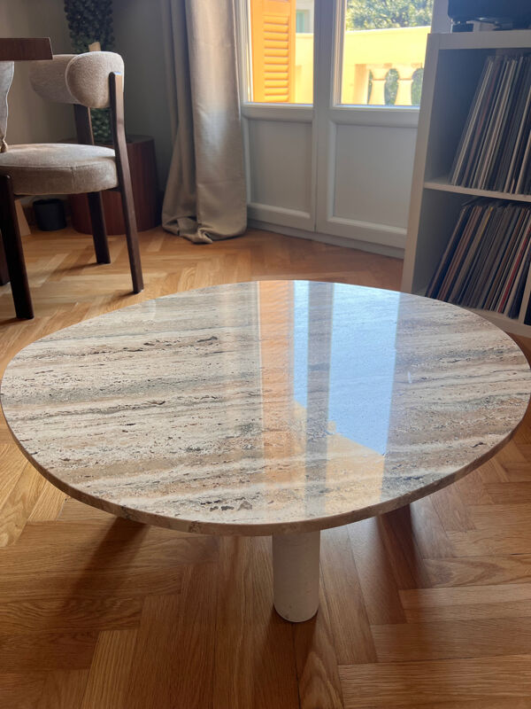Table basse organique en travertin