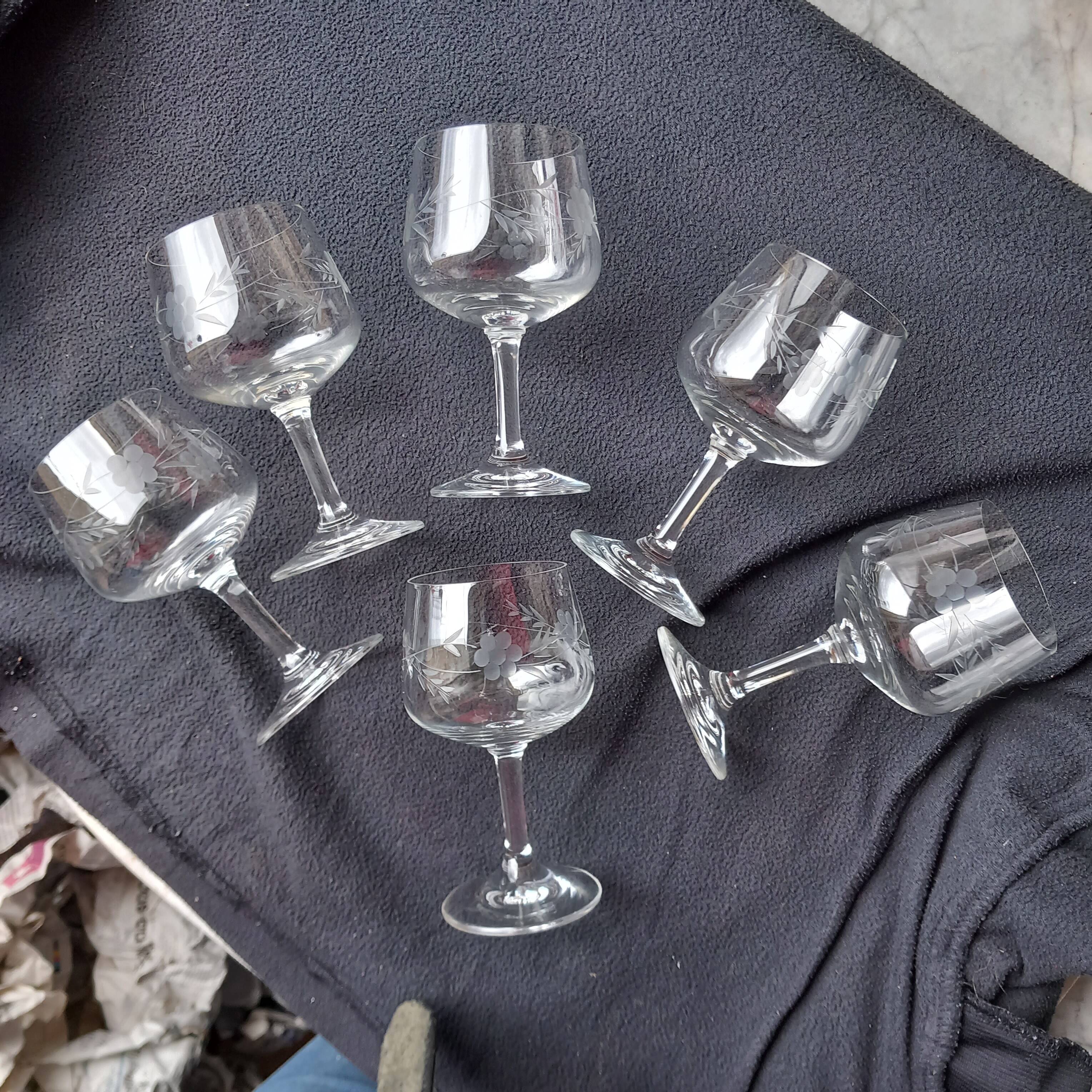 6 flower-engraved crystal stemmed glasses, aperitif or digestive, 1970s