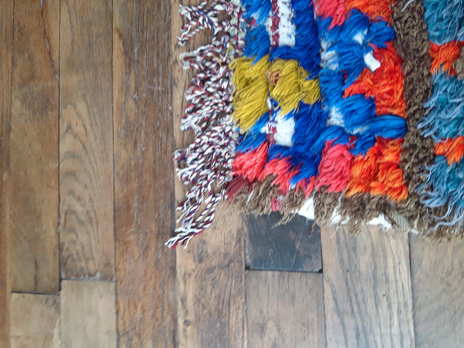 Ancient Berber carpet 190x230cm