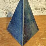 Soliflore pyramide en céramique émaillée bleu profond – pièce signée