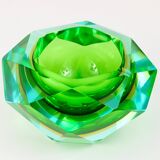 Faceted diamond ashtray in colour from the 1960s by Flavio Poli for Seguso, Murano, Italy.