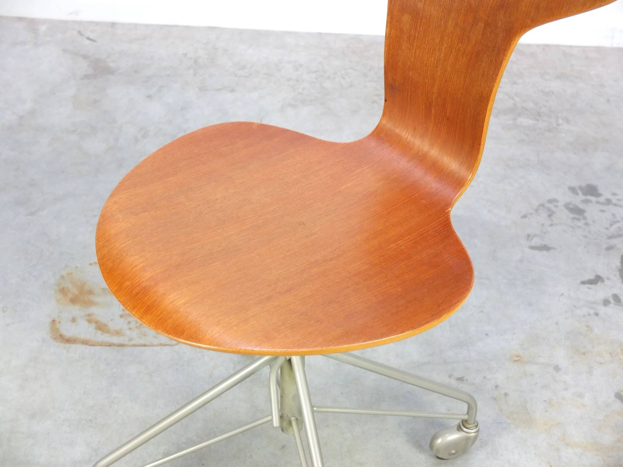 1st edition 'Mosquito' swivel desk chair by Arne Jacobsen for Fritz Hansen, 1955