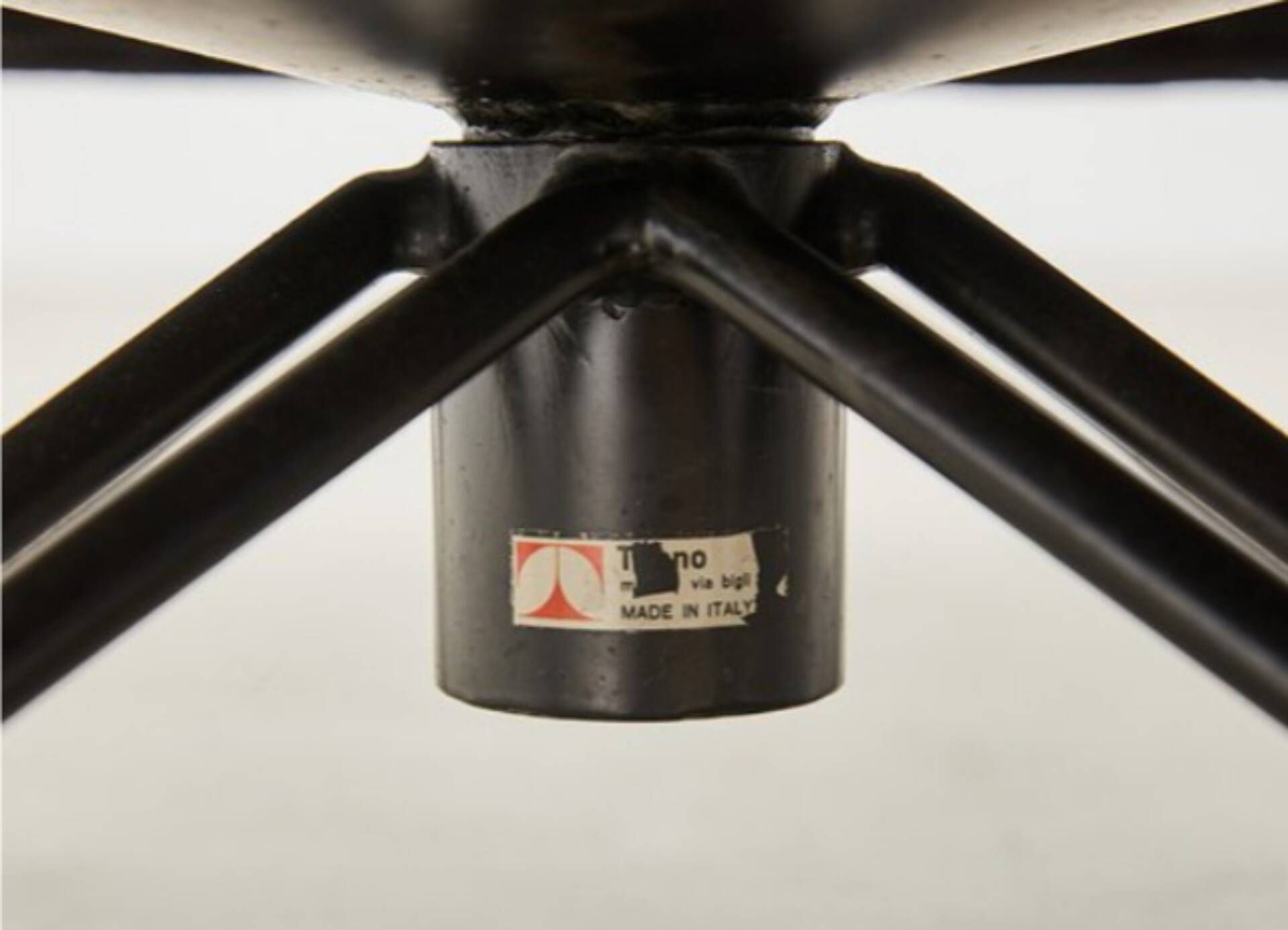 Fauteuil P32 d'Osvaldo Borsani