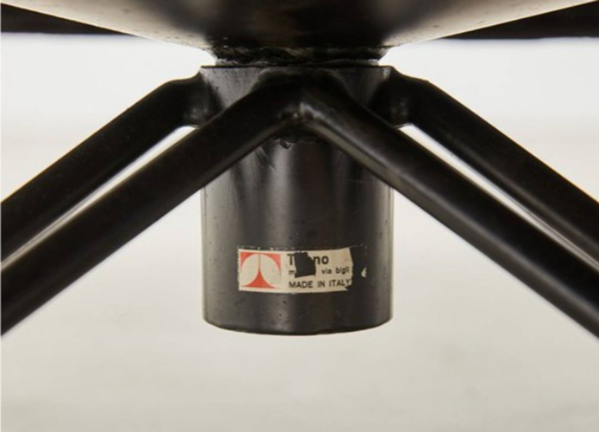 Fauteuil P32 d'Osvaldo Borsani