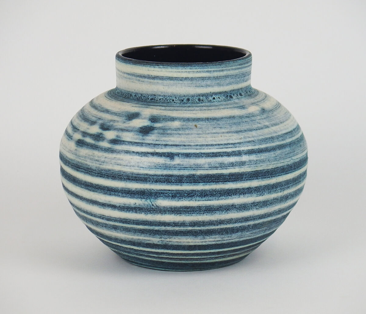 Ceramic vase from Accolay