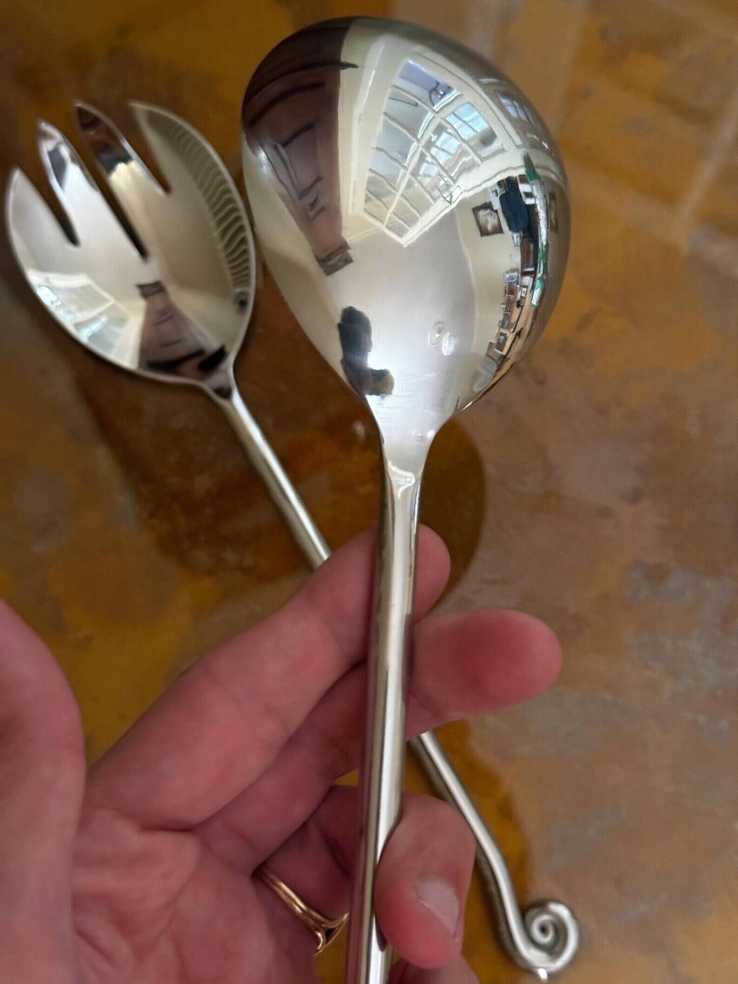Set of 2 aesthetically designed spiral/twirling salad servers – 18-10 Stainless Steel