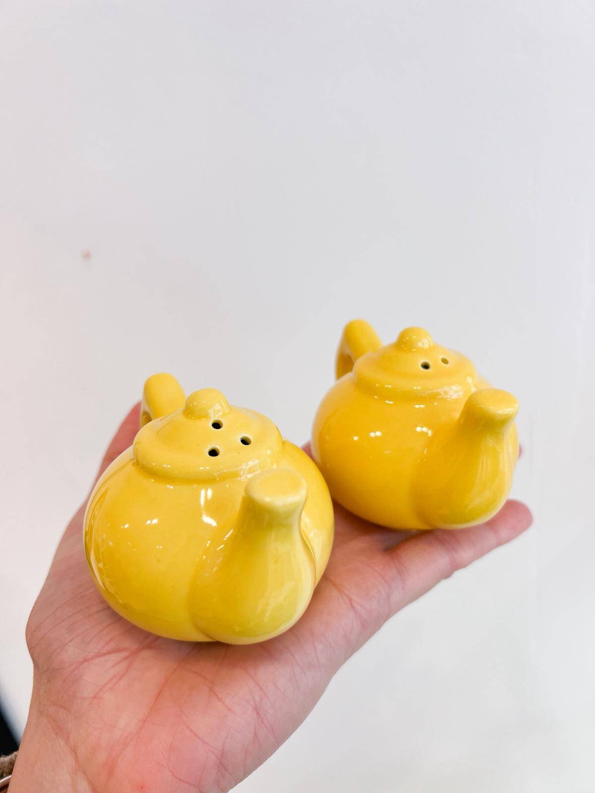 Salt and pepper shakers in the shape of a teapot.