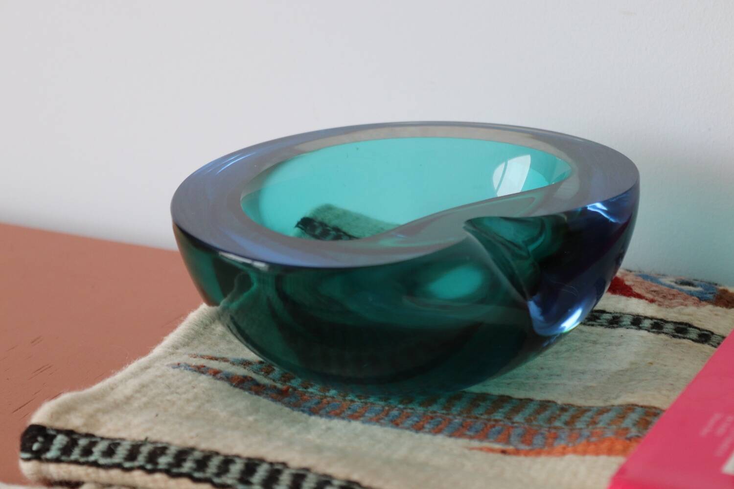 Empty pocket in murano glass two blues