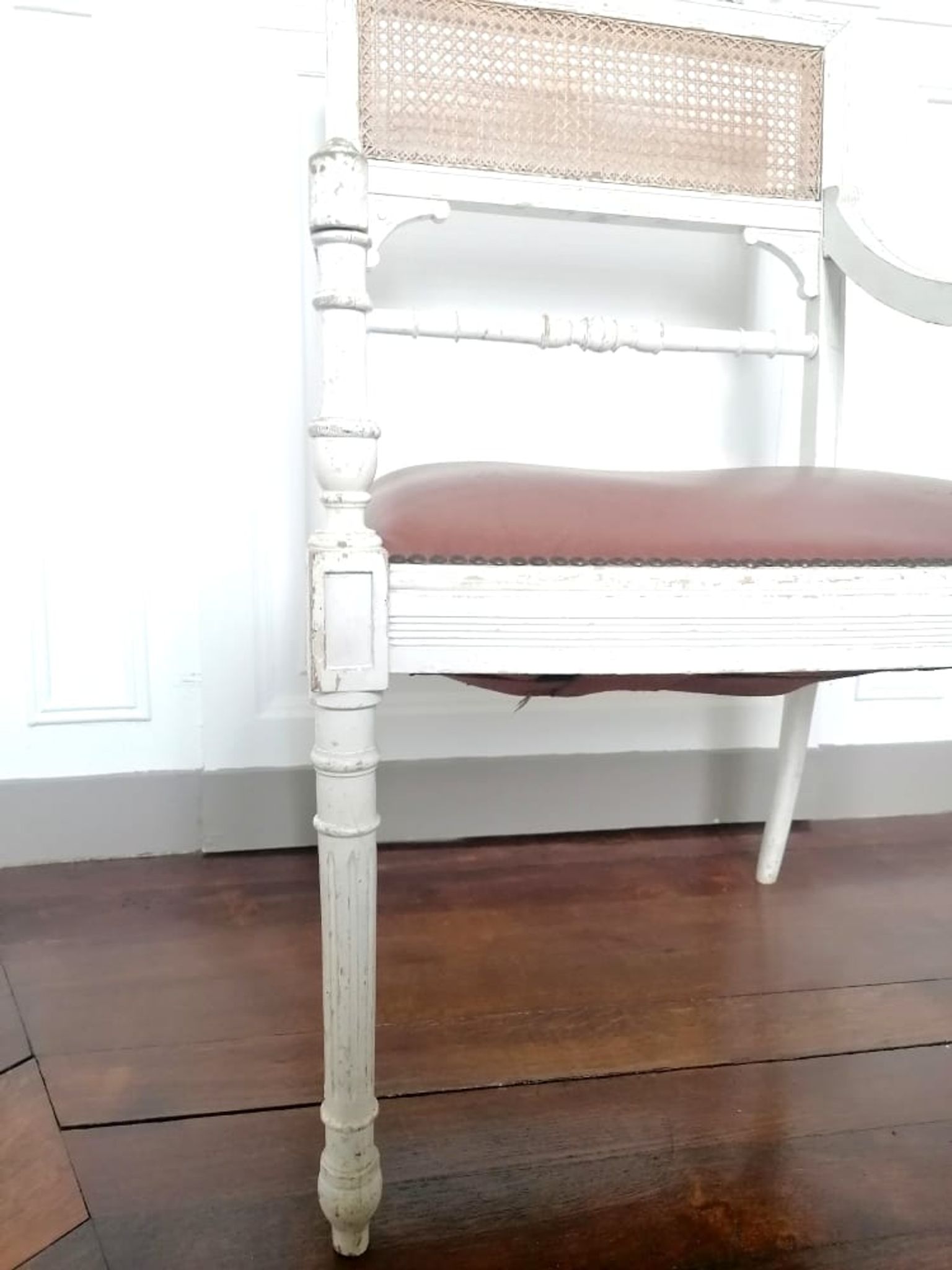 Fauteuil canné de style Louis XV bois laqué
