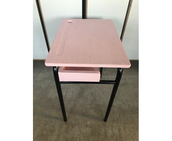Ancien bureau d'écolier restauré de couleur rose | Selency