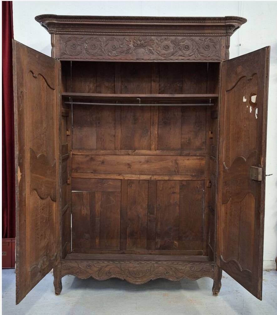 Large Norman wedding wardrobe from the 19th century.