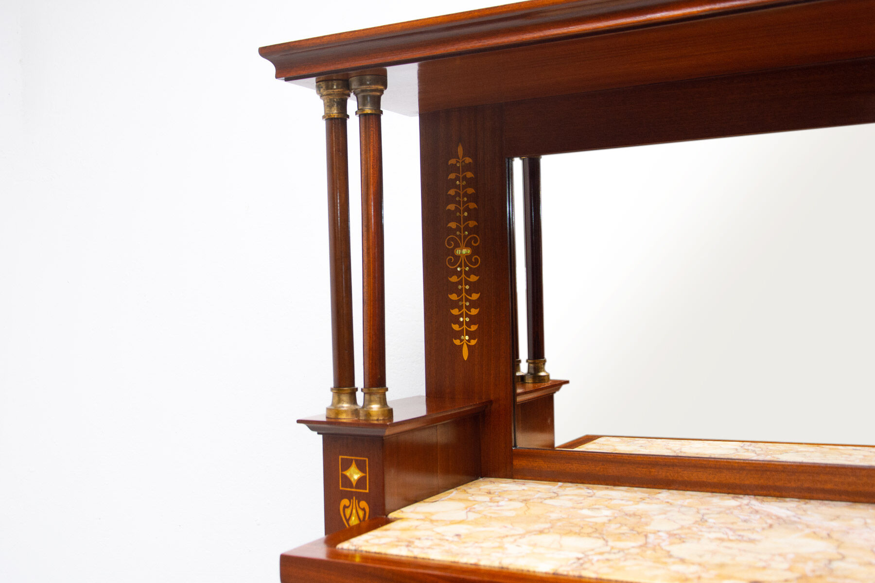 Vitrine sécessionniste en acajou, Autriche, 1910