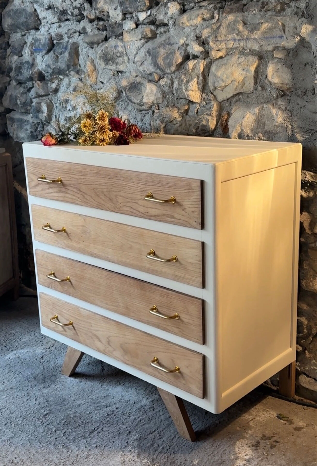 Vintage chest of drawers with 4 drawers