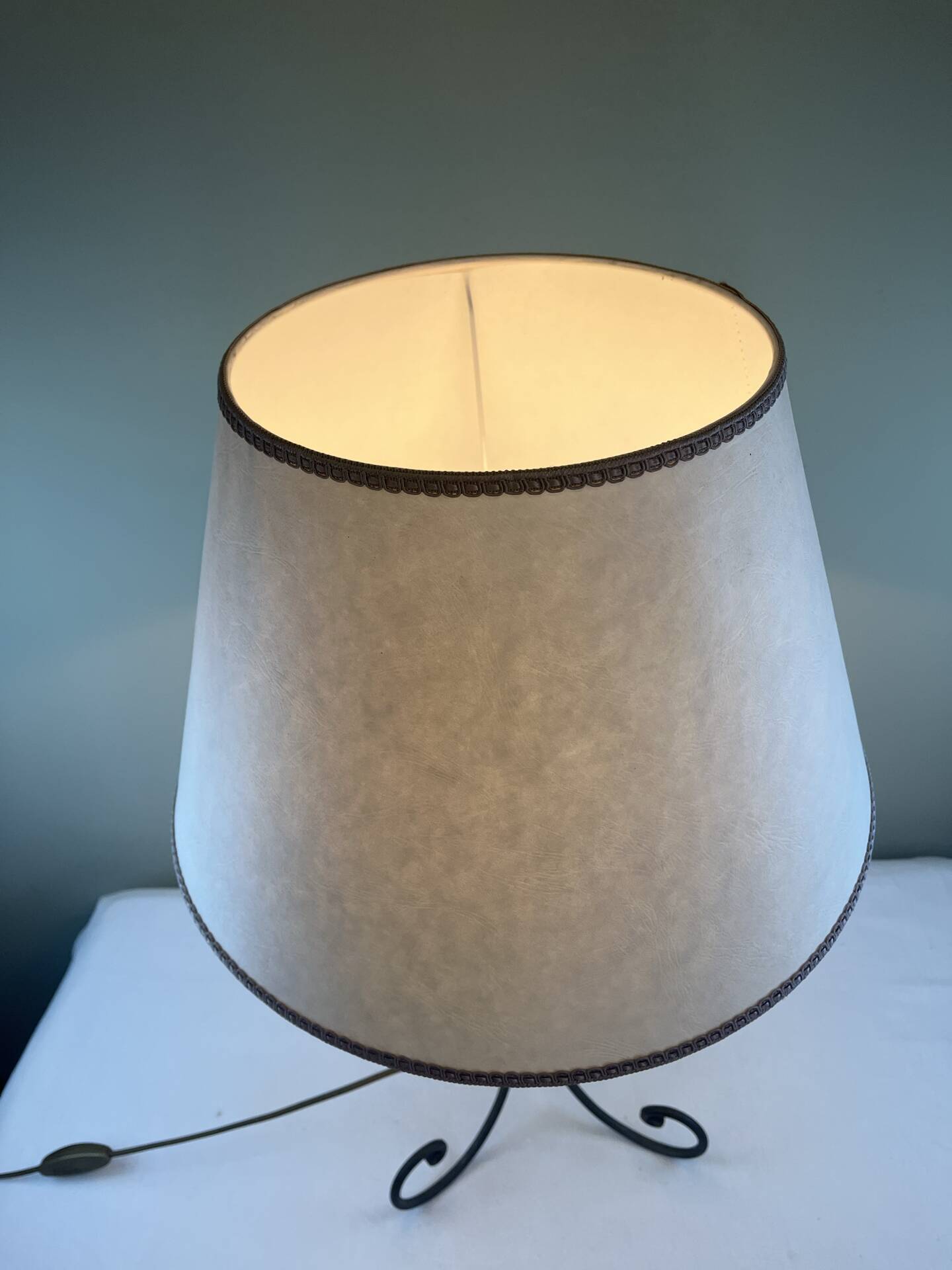 Large ambient lamp
