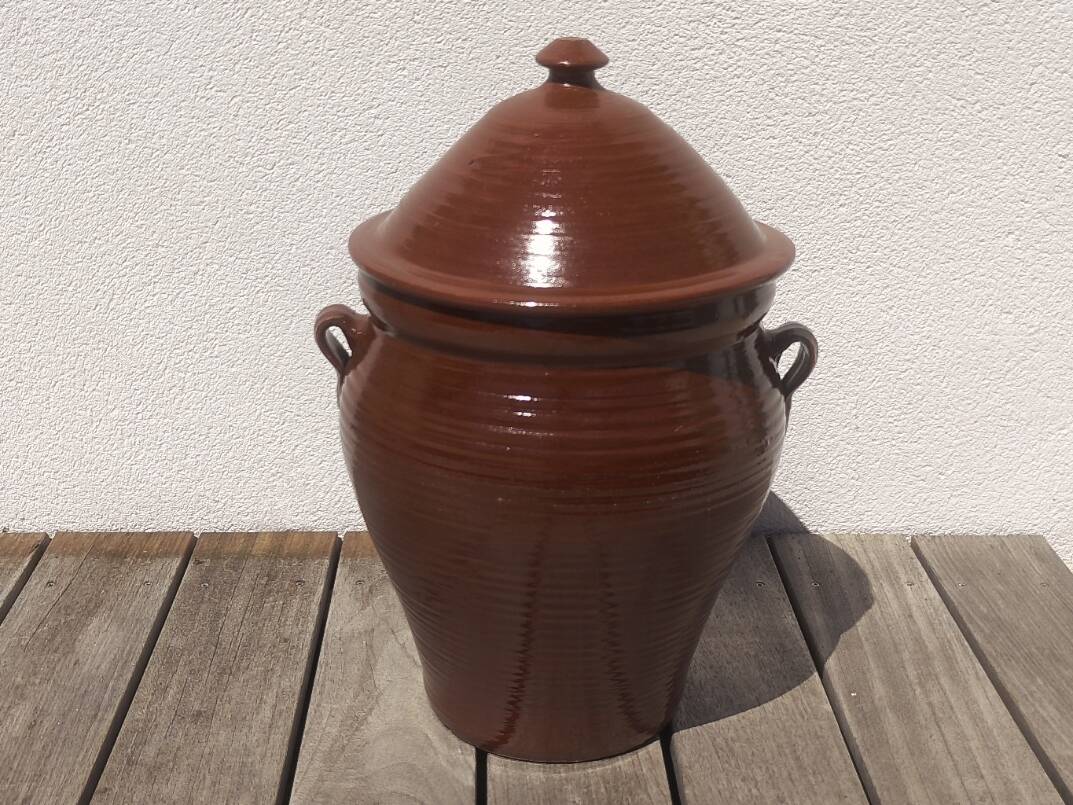 Large vintage glazed terracotta jar, cognac, with lid 🏺