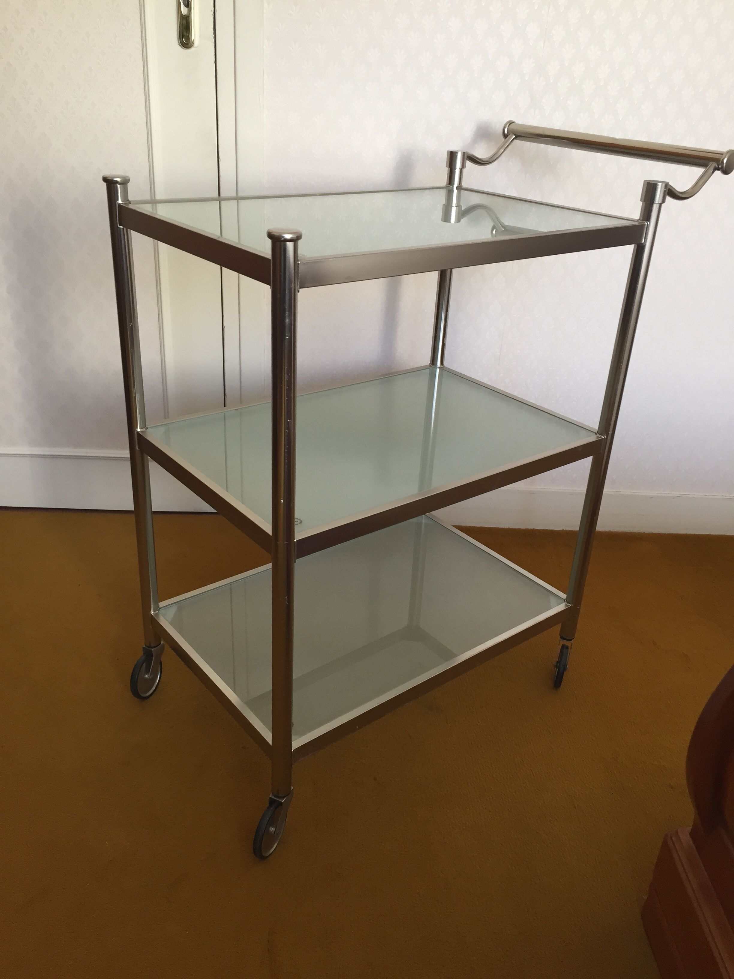 Metal and sand glass rolling table
