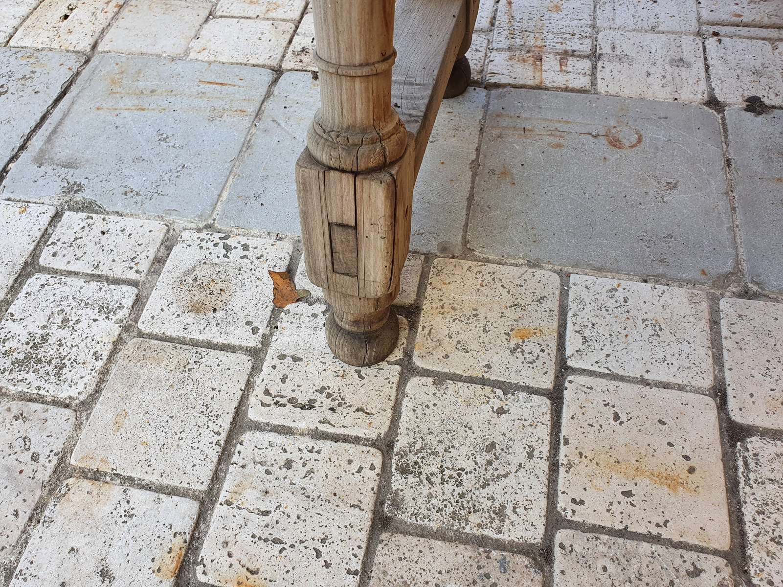 Pair of old decapes benches