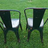 4 Green chaises Tolix industrial, first model (background)