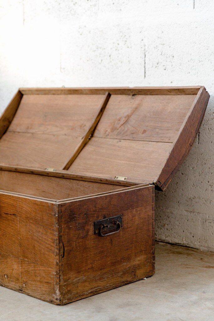 Trunk, dark wood trunk