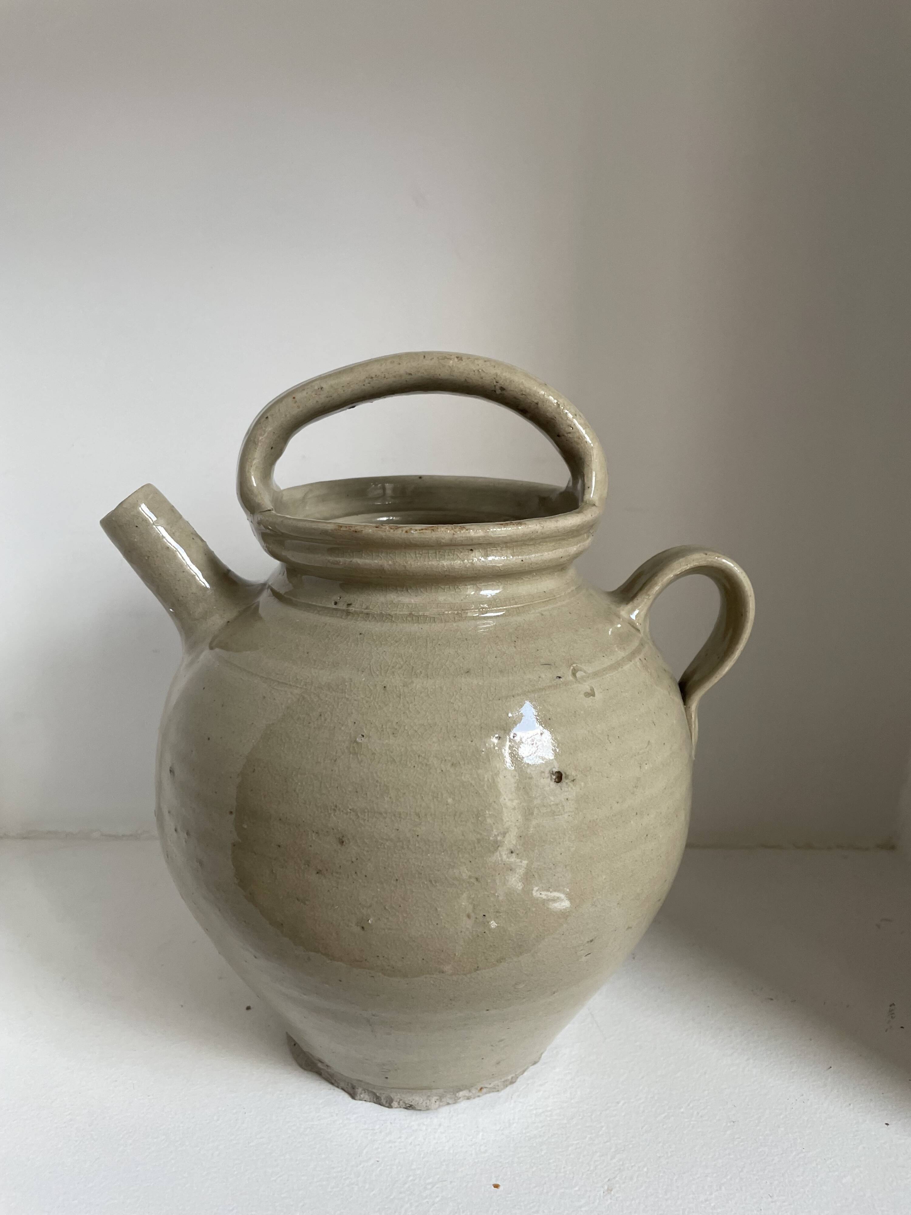 Set of 11 decorative items