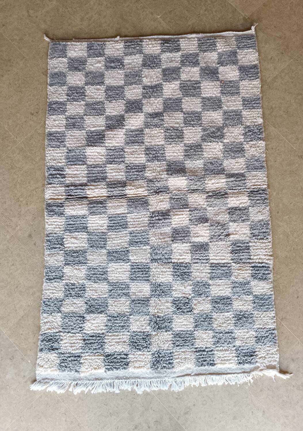 Béni Ouarain rug white gray checkerboard