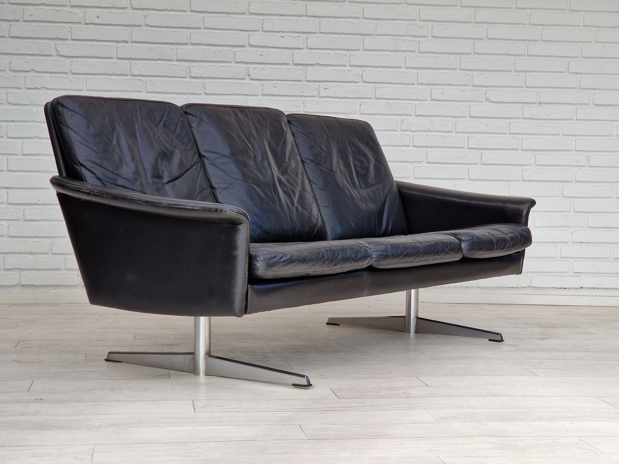 1970s, Danish design by Georg Thams for Vejen Møbelfabrik, 3 seater sofa, leather.