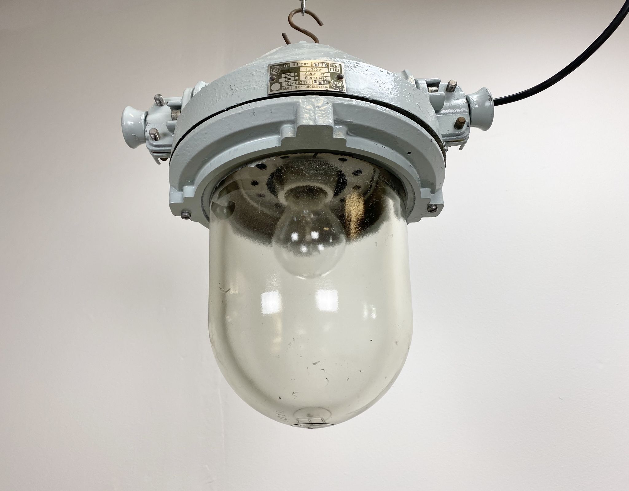 Lampe industrielle grise antidéflagrante, années 1970