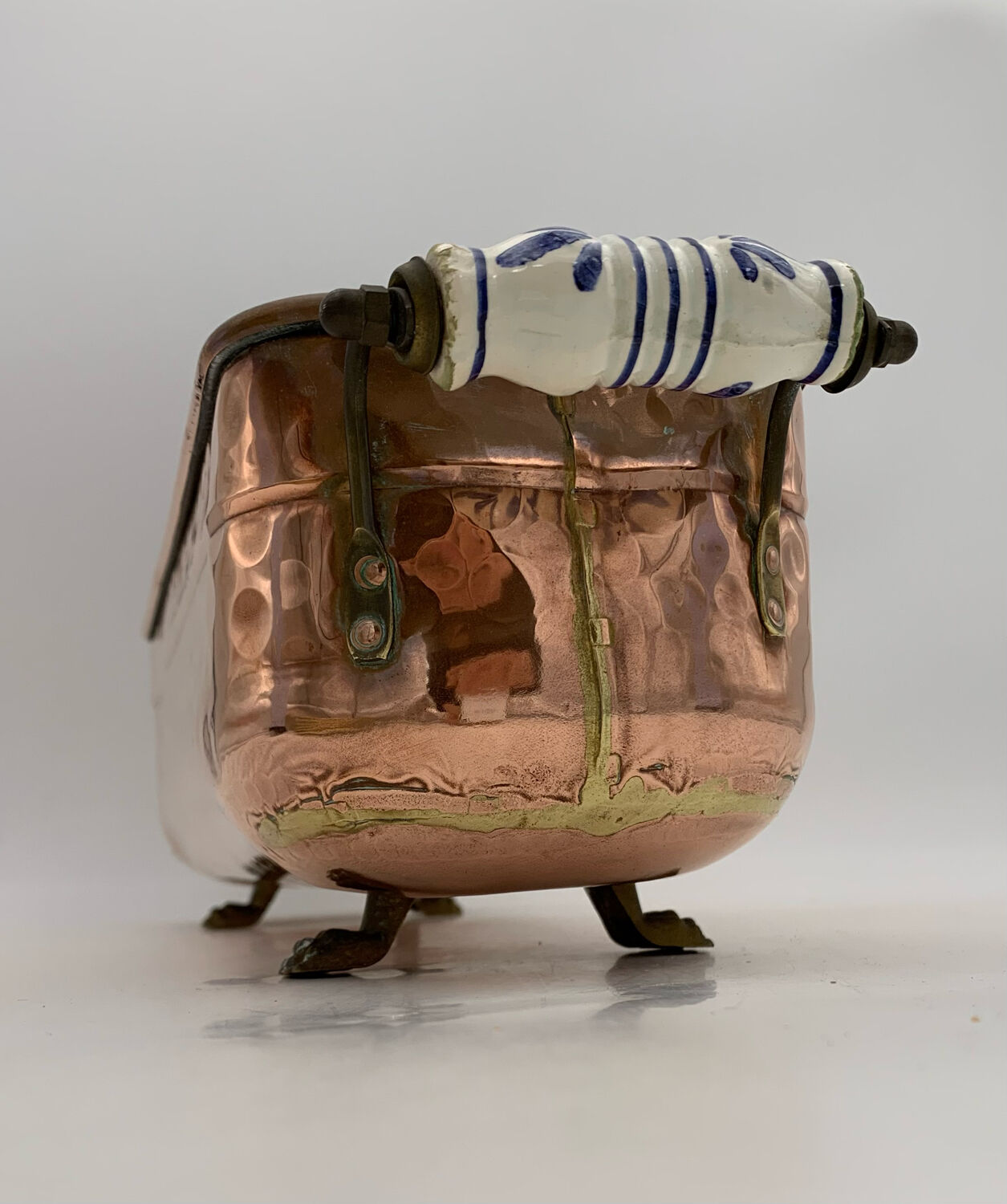Old copper planter, brass feet - Circa 1900