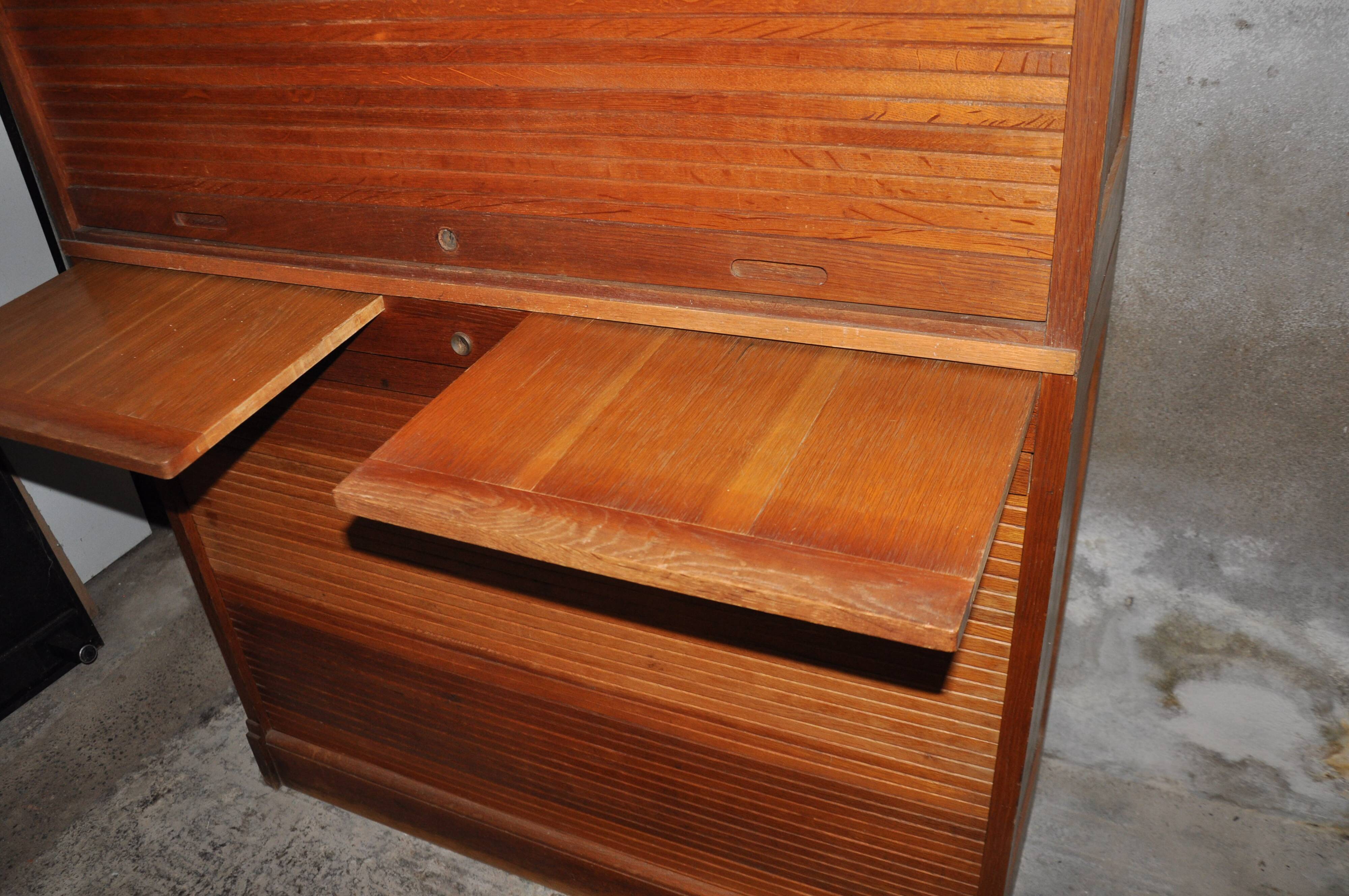 Large curtain cabinet, 2 sections.