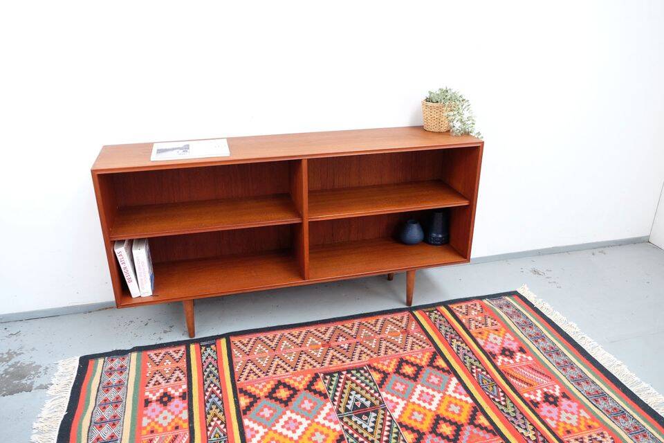 1960s-70s buffet/shelf, in teak, retro vintage style.