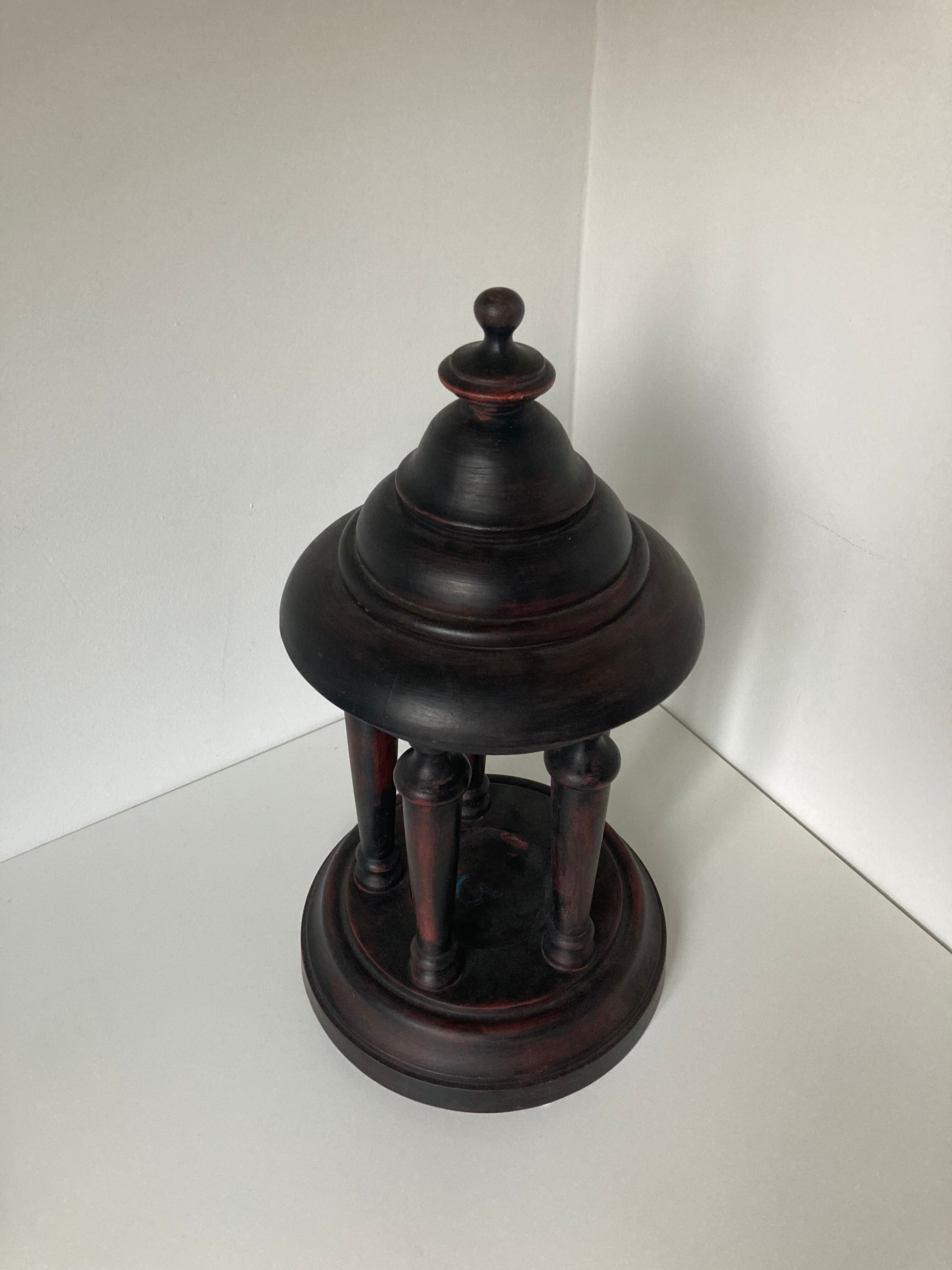 Indoor photophore in the shape of a Temple of Love