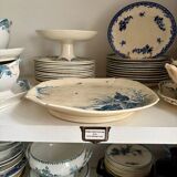 Square flat dish on pedestal Gien in blue ironstone, service "Birds" around 1870.