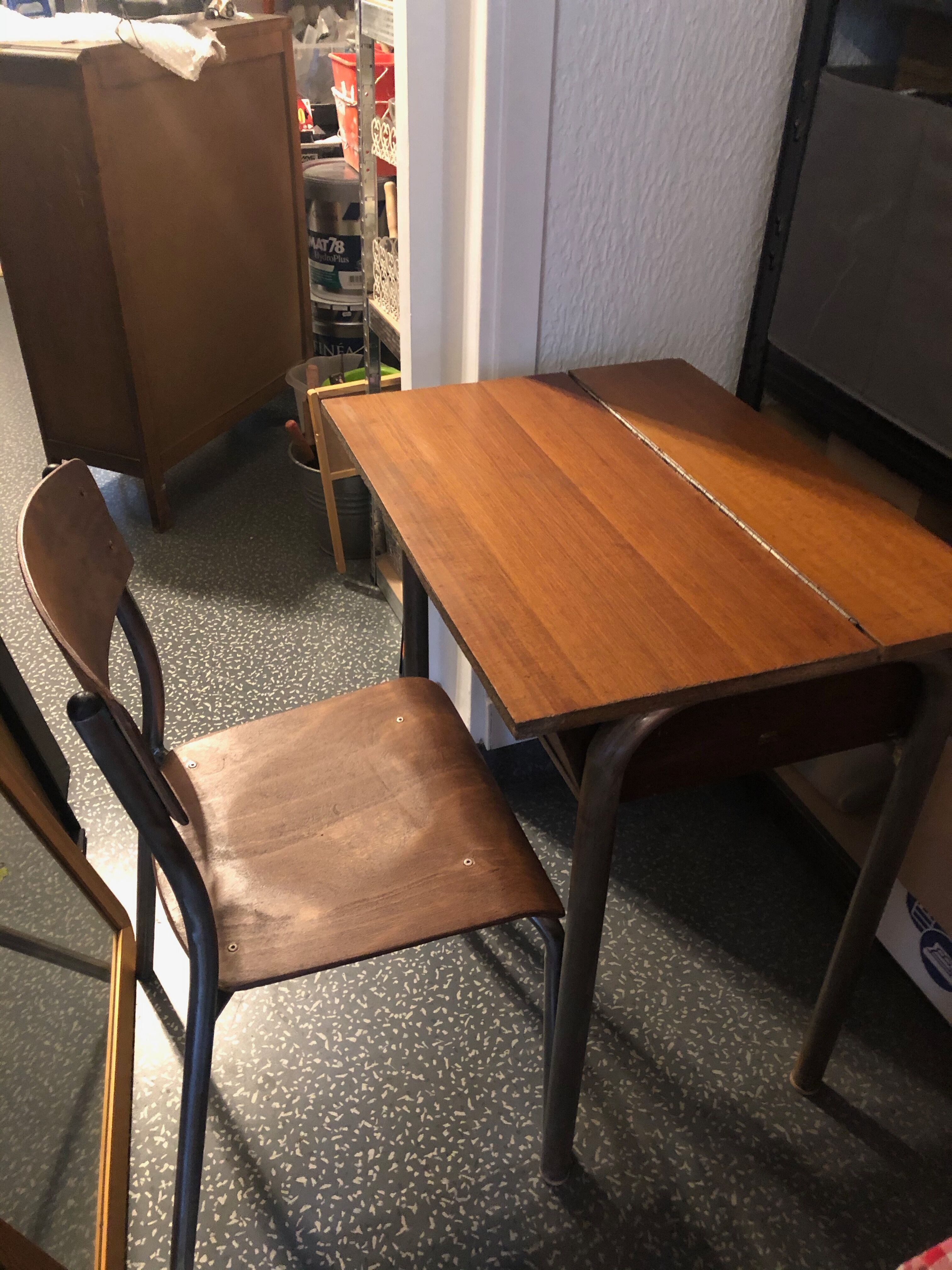 Schoolboy office a place and its chair