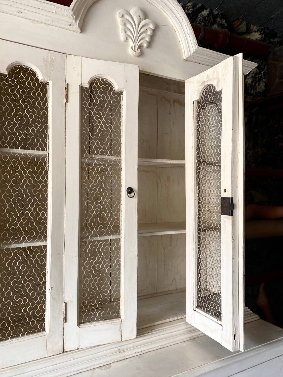 2-part ecru wooden dresser